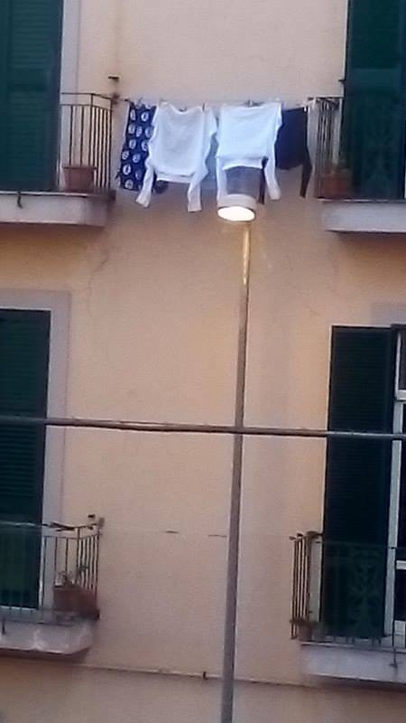 “Luci stradali accese di giorno (e spente di notte): perché?”