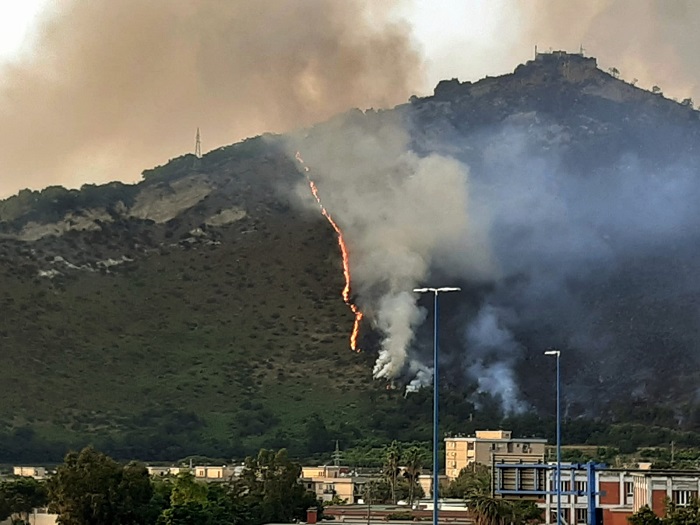 ULTIMORA/ L’incendio del Monte Barbaro si è esteso a Monte Sant’Angelo