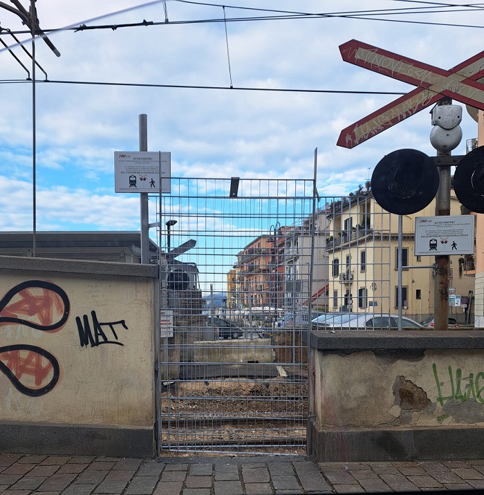 Passaggio a livello chiuso e nuovi autobus in città: la verità di EAV