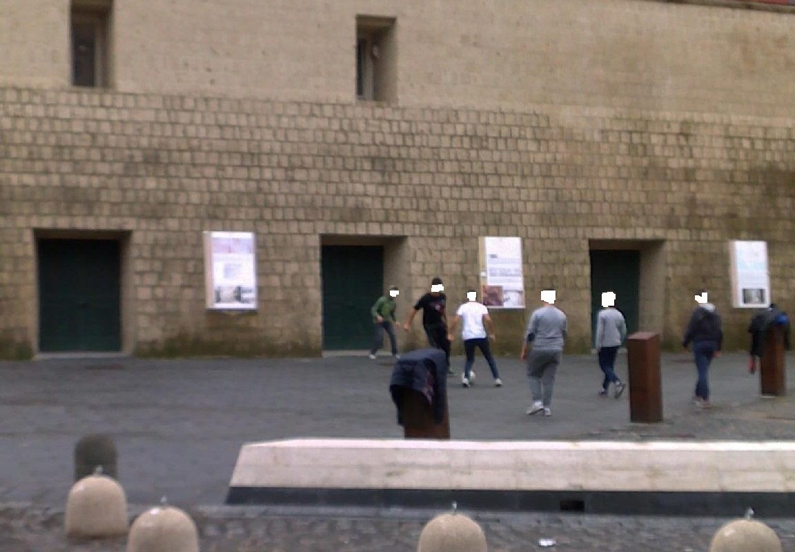 Piazza rione Terra o campo di calcio?