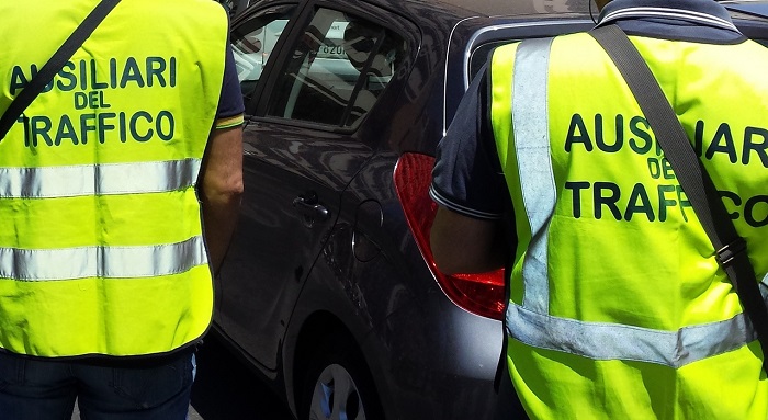 Accoltellò un ausiliario del traffico che lo aveva multato: arrestato dopo un mese e mezzo di latitanza