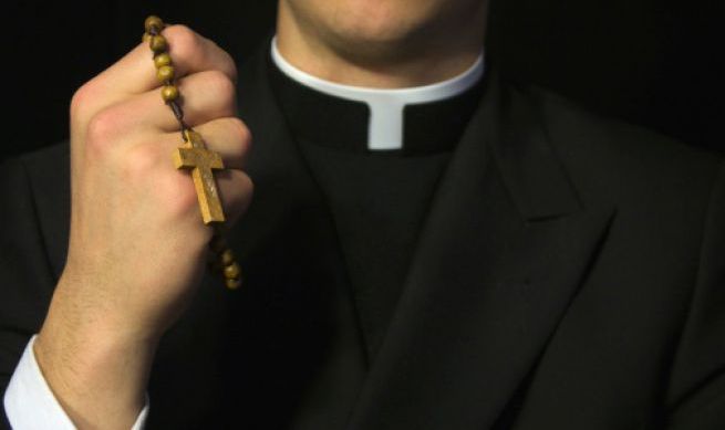 Festini gay a luci rosse: coinvolto un prete della Diocesi di Pozzuoli?