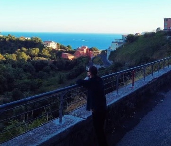 “Pozzuoli, non ti molliamo e siamo qui ad amarti ancora”: la dedica musicale ‘house’ di Alex Colle alla sua città