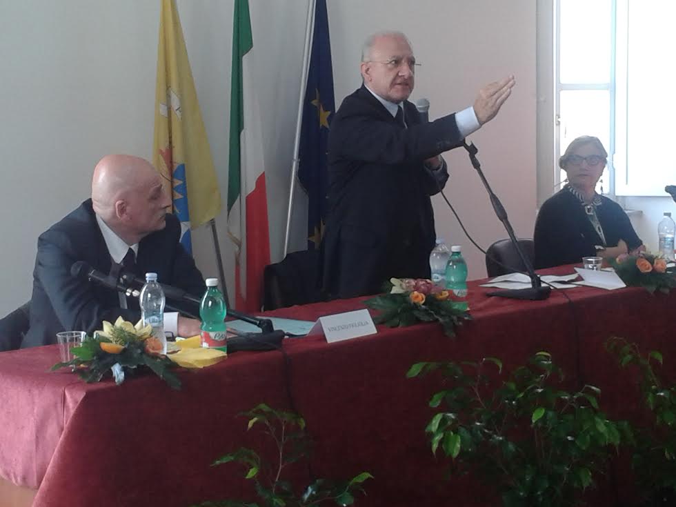 De Luca come Berlusconi: “30 mila posti di lavoro per i giovani flegrei”