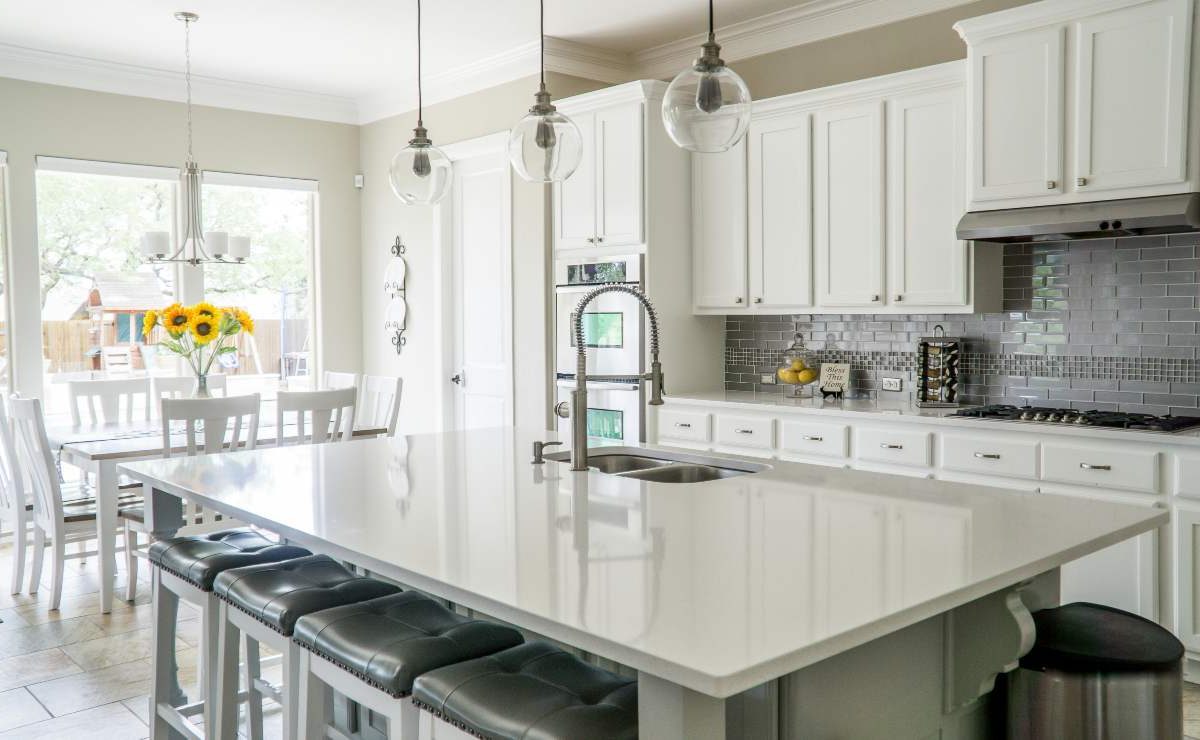 Butta subito questi utensili: sono tossici ma li metti nel cibo | Ti stai condannando con le tue mani