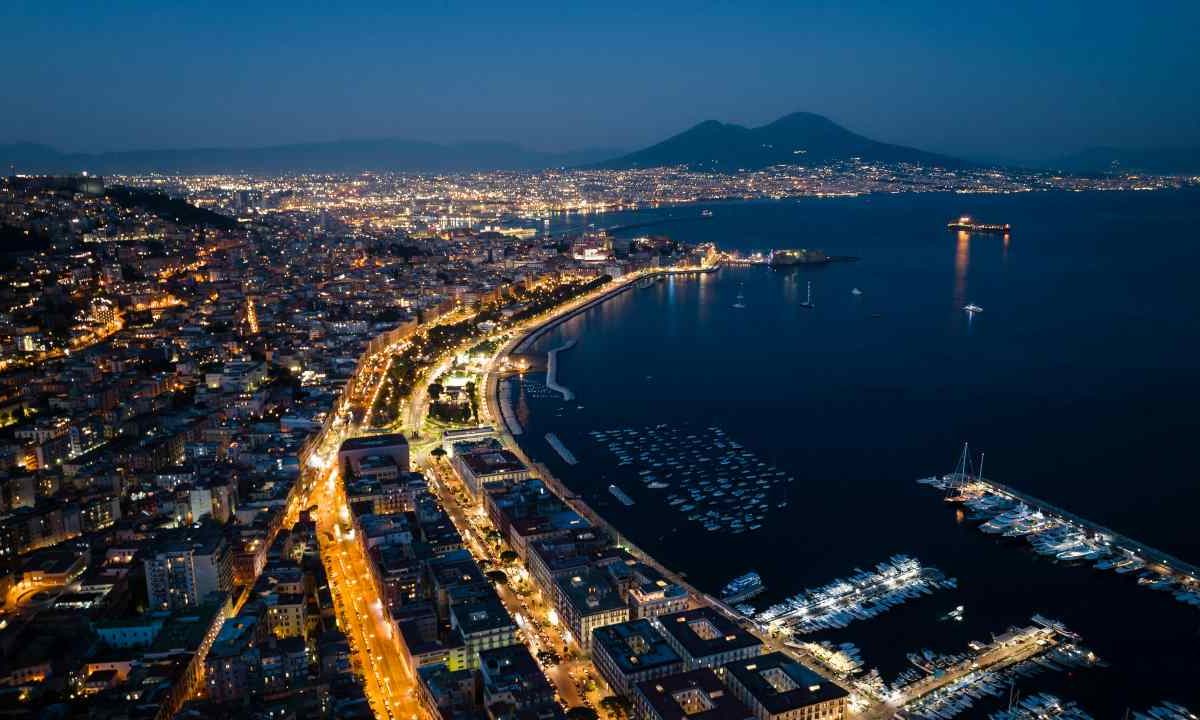 Napoli, allarme terremoto sul capoluogo campano | Fiume di segnalazioni e panico in città