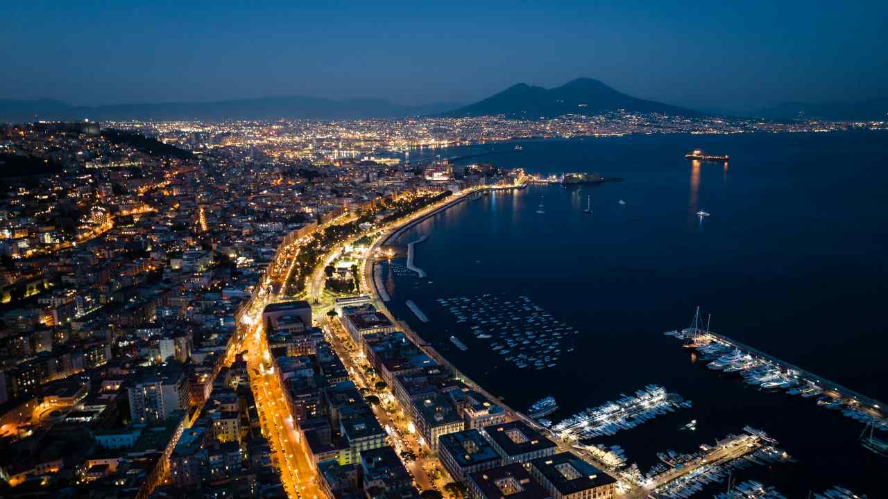 Napoli, allarme terremoto sul capoluogo campano | Fiume di segnalazioni e panico in città