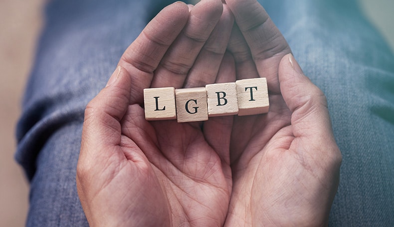 Cacciati fuori da un locale perché omosessuali: la vergognosa discriminazione ai danni di Alfredo e Rosario