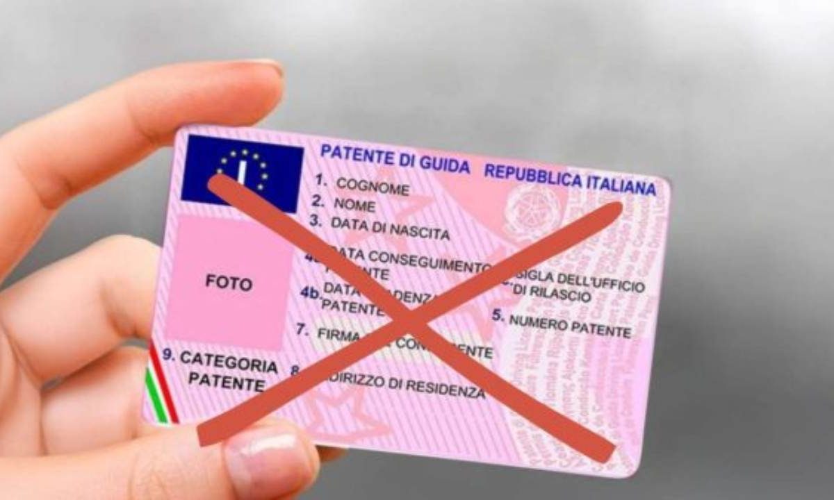 Patente, stravolti i limiti di età: automobilisti convocati in massa | Addio rinnovo per chi non si presenta