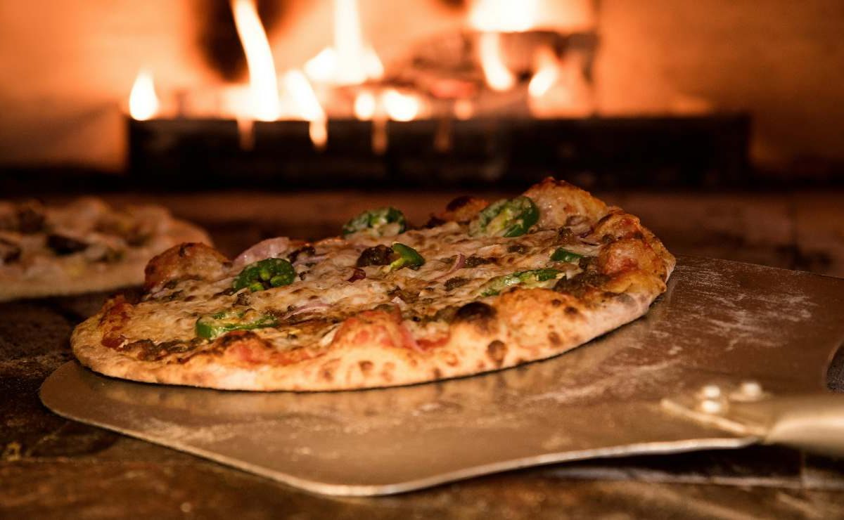 È la miglior pizzeria della Campania: niente da fare per Napoli | Si trova in un’altra provincia