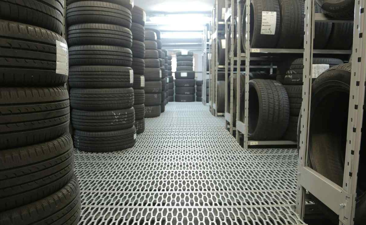 Allarme pneumatici, senza questo codice non puoi più circolare | A stabilirlo è proprio la Legge