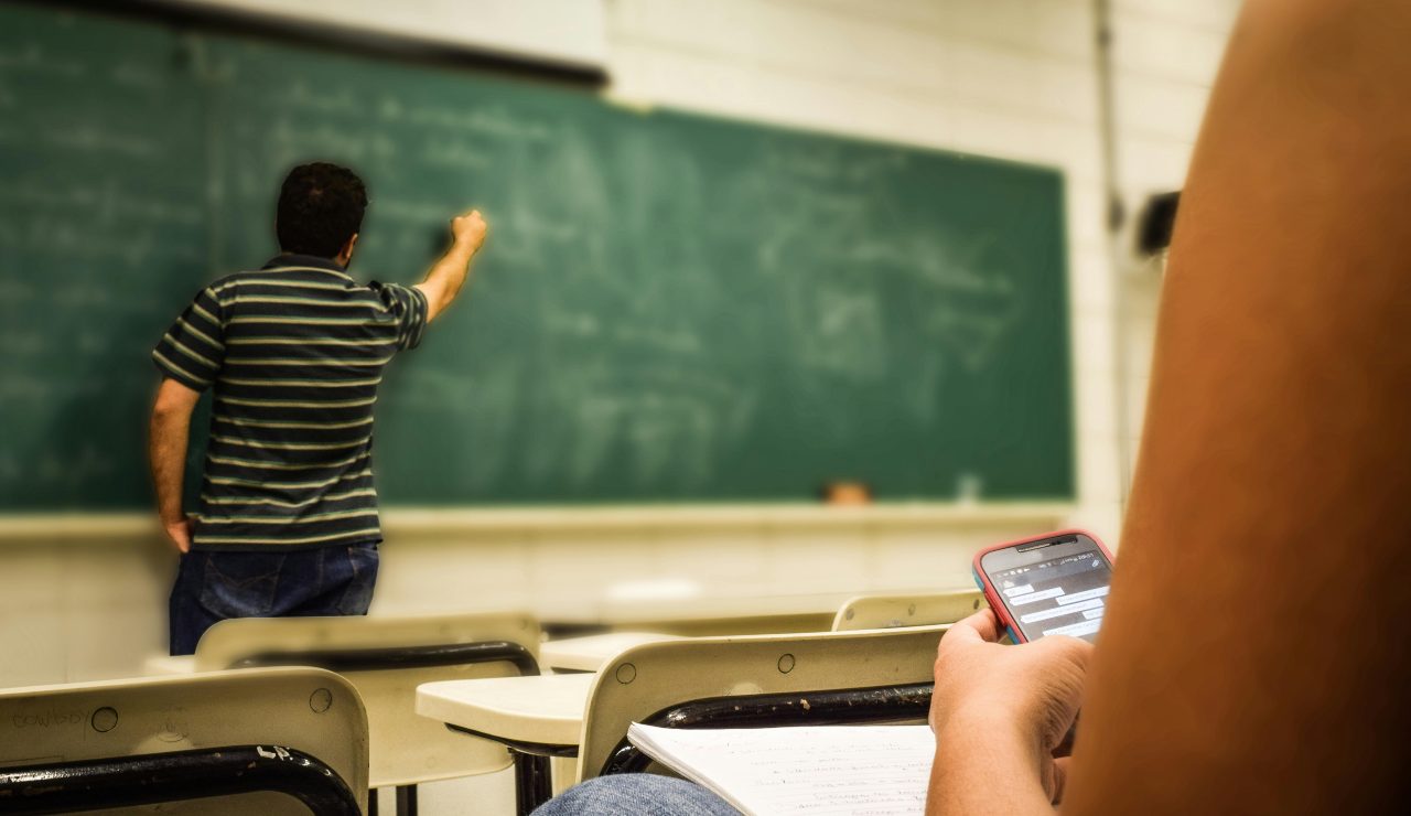 Scuole, in Campania scatta la chiusura anticipata | Ordinanza ufficiale: lezioni ridotte per questa ragione