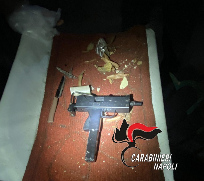Rapina un minimarket con la mitragliatrice: arrestato dai carabinieri