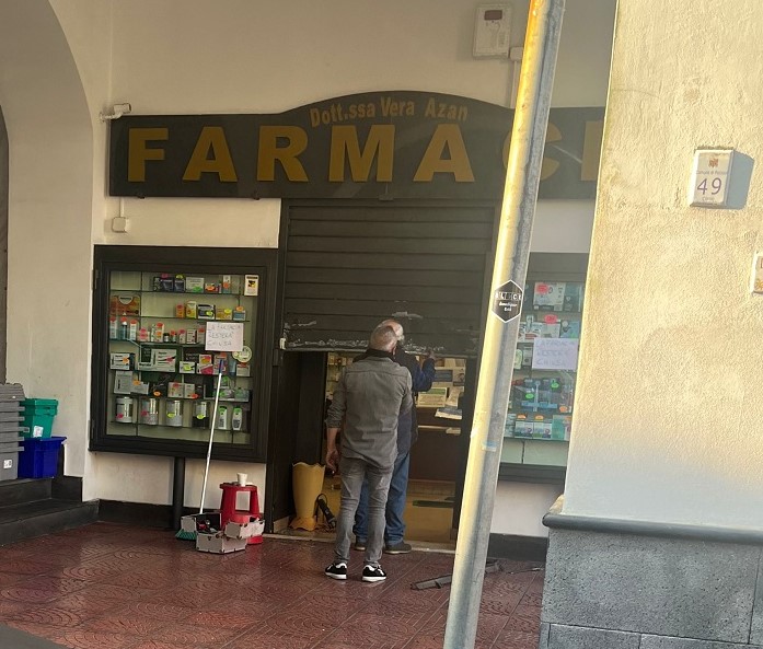 I ladri assaltano anche la farmacia “Azan”
