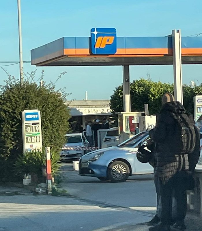 Tentano la rapina e sparano al benzinaio