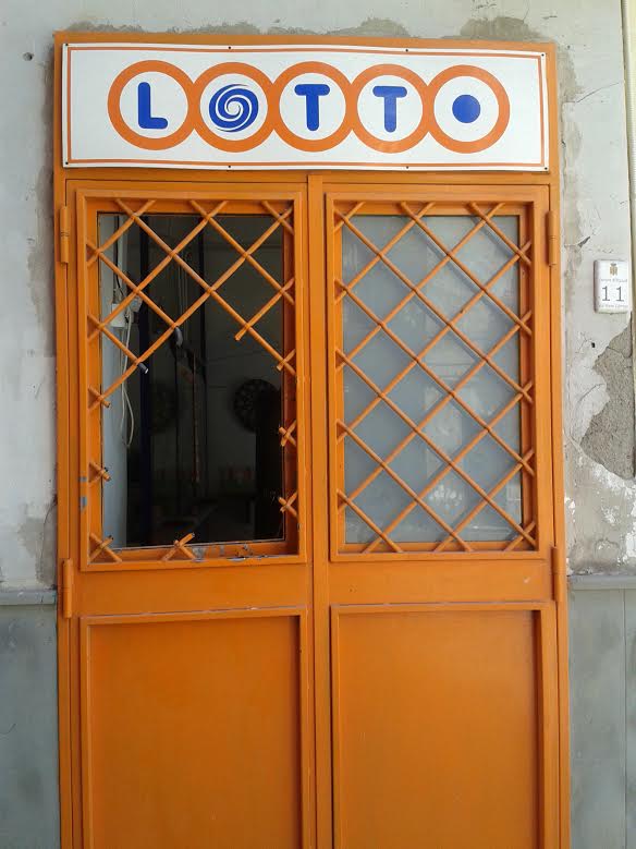 La “banda del buco” colpisce anche in piazza: scassinata una ricevitoria