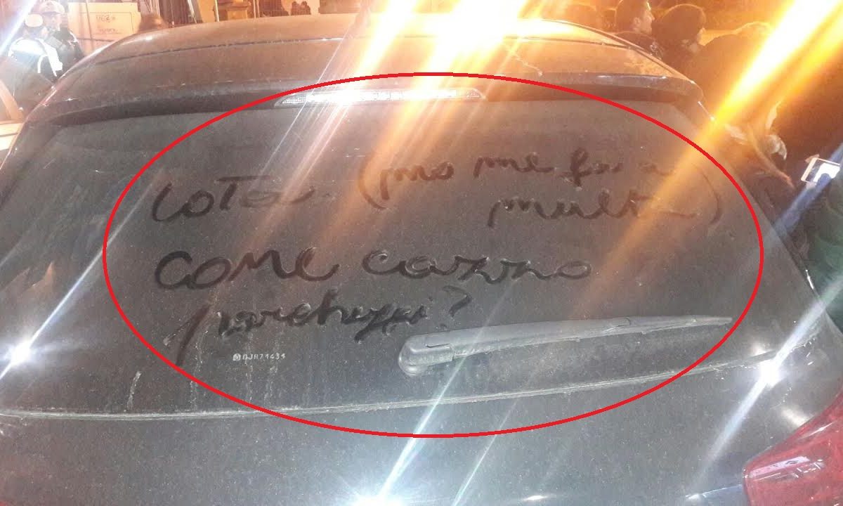 Insulti sull’auto di Alex Britti: era in sosta vietata…