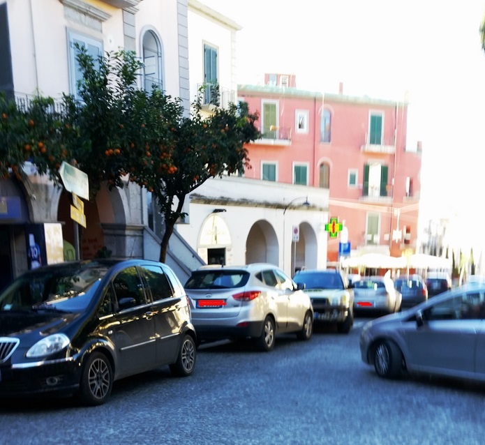 LA CITTA’ DELLE (FINTE) REGOLE/ “Centro storico: si parcheggia dovunque e nessuno fa niente”