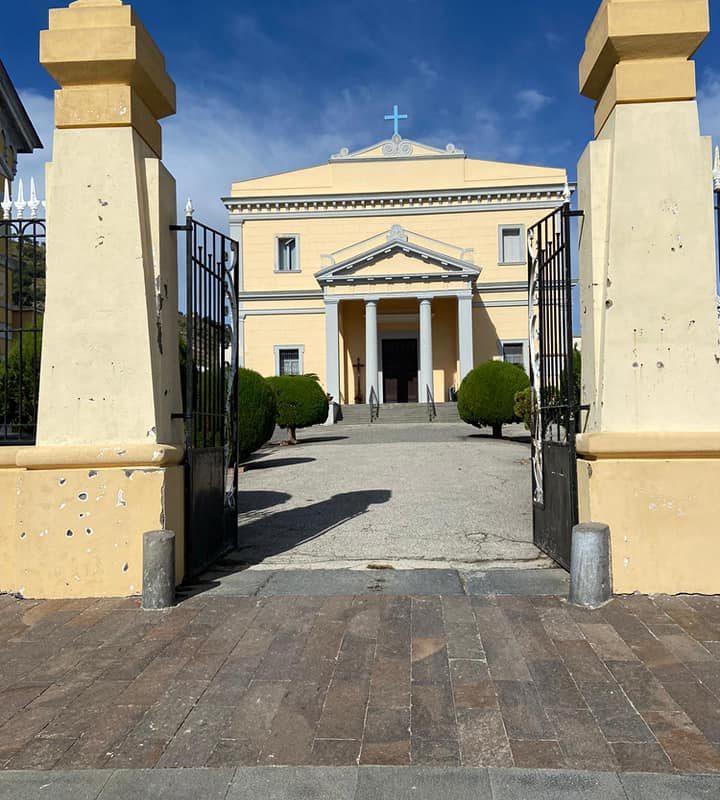 Resti mortali di una bimba spariti al cimitero: nessuno è colpevole e i genitori dovranno anche risarcire il Comune!