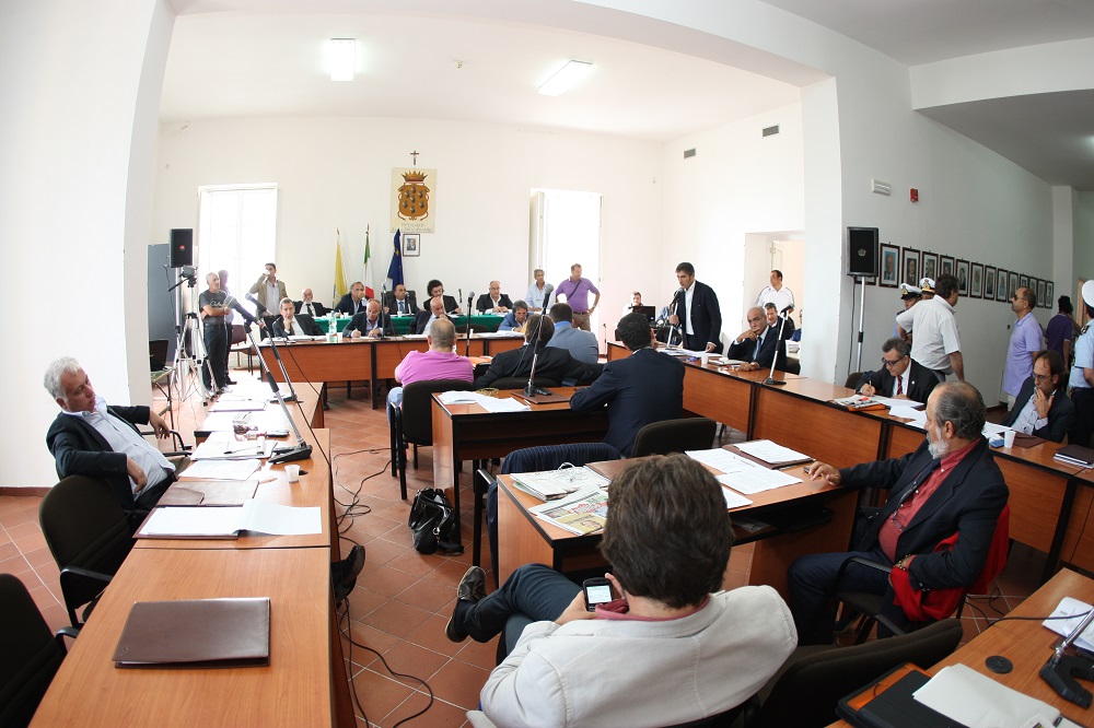 Antimafia al Comune. Figliolia e i “suoi” consiglieri hanno deciso: si dimetteranno solo in un caso…