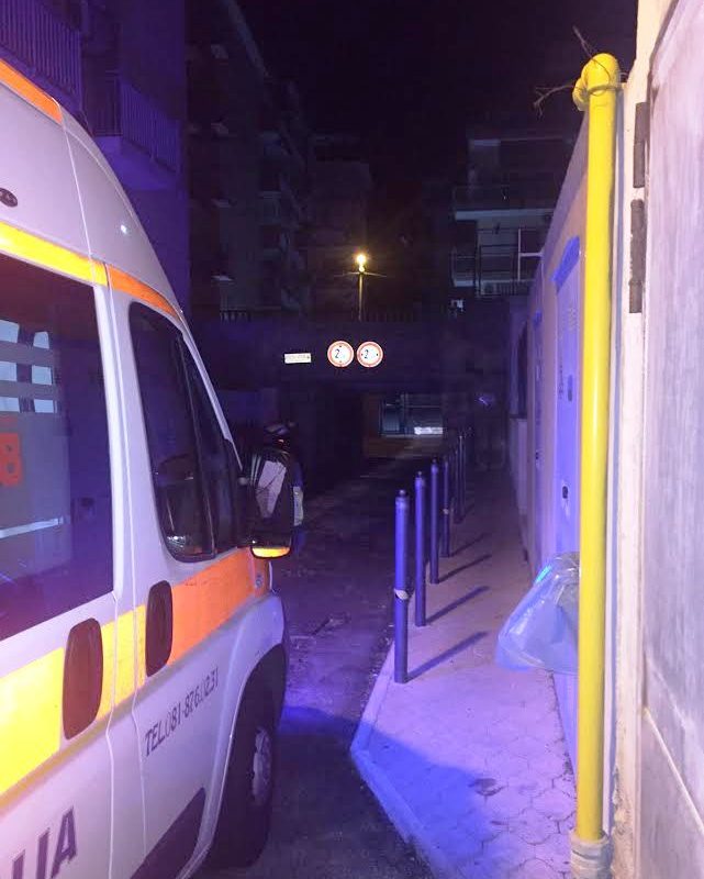 Via Napoli, soccorsi impossibili (e promesse da marinaio?) per centinaia di famiglie