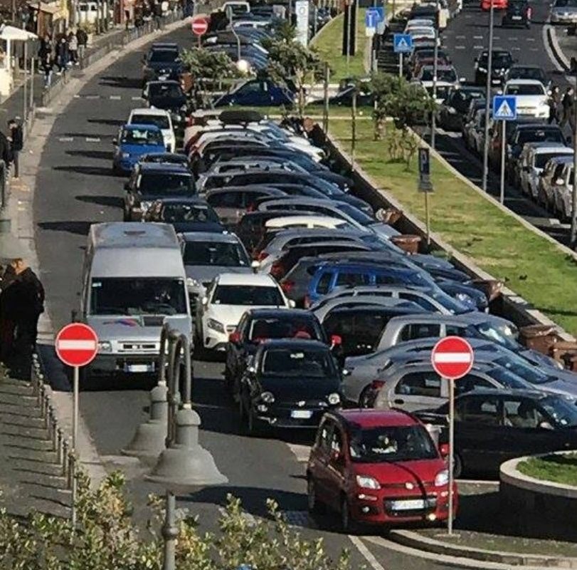 Sosta selvaggia: “sanatoria elettorale” a  via Napoli?