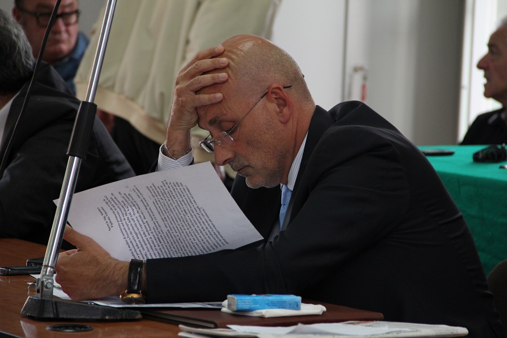 Schiaffi e carezze per Figliolia: ecco cosa gli scrivono capigruppo e partiti di maggioranza