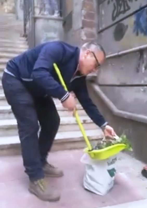 IL VIDEO/ “Caro Figliolia, perchè queste scale devo pulirle io?”