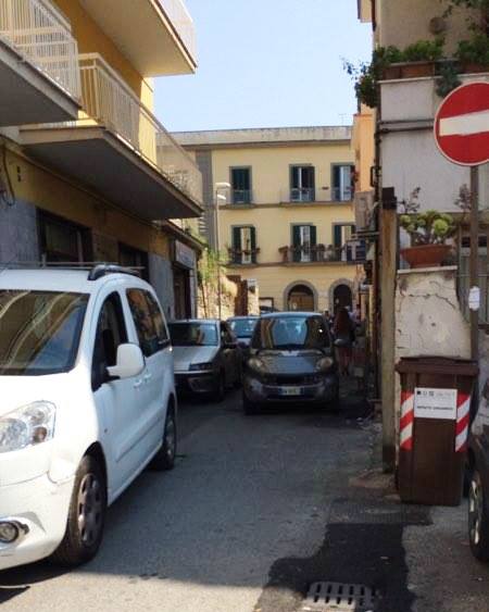 FOTO&VIDEO/ “E’ iniziata la scuola: come sempre, mezz’ora nel traffico per fare 200 metri e nessun vigile in strada…”