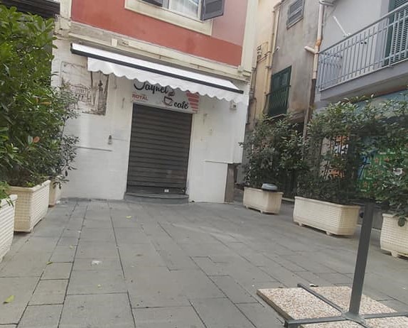 Chiude il bar e denuncia: “Mi arrendo a un’Amministrazione che sta spegnendo Pozzuoli”