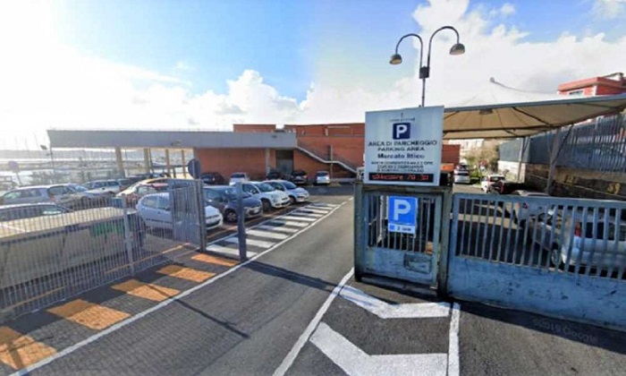 Mercati e parcheggi: Figliolia cambia gli orari per le feste