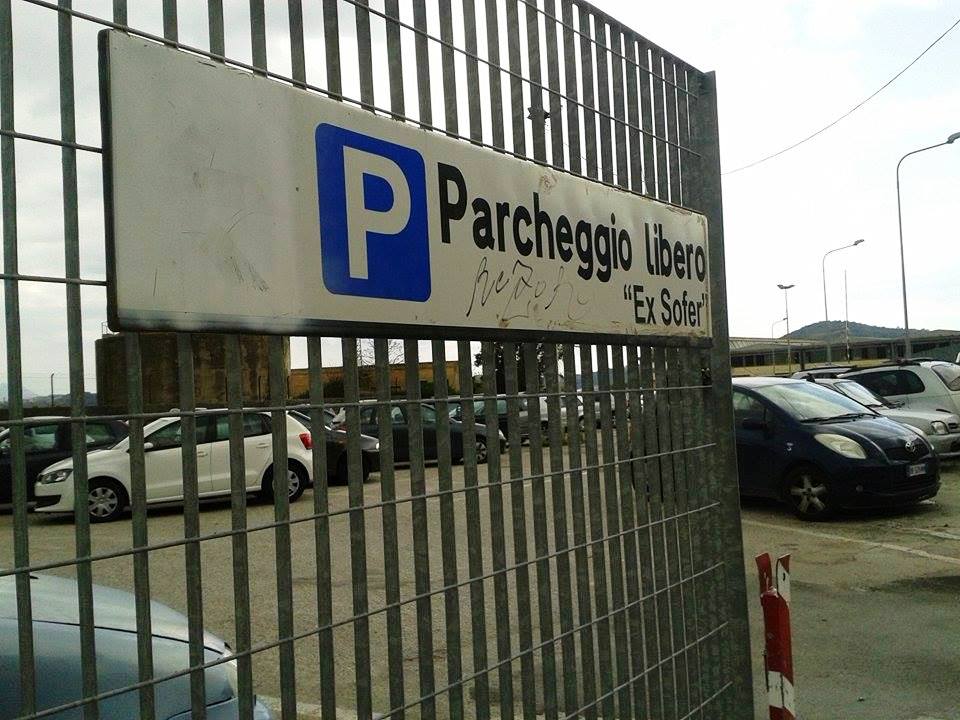 “Non parcheggiate nell’ex Sofer: è gratis per il Comune ma vi costa di danni e furti”