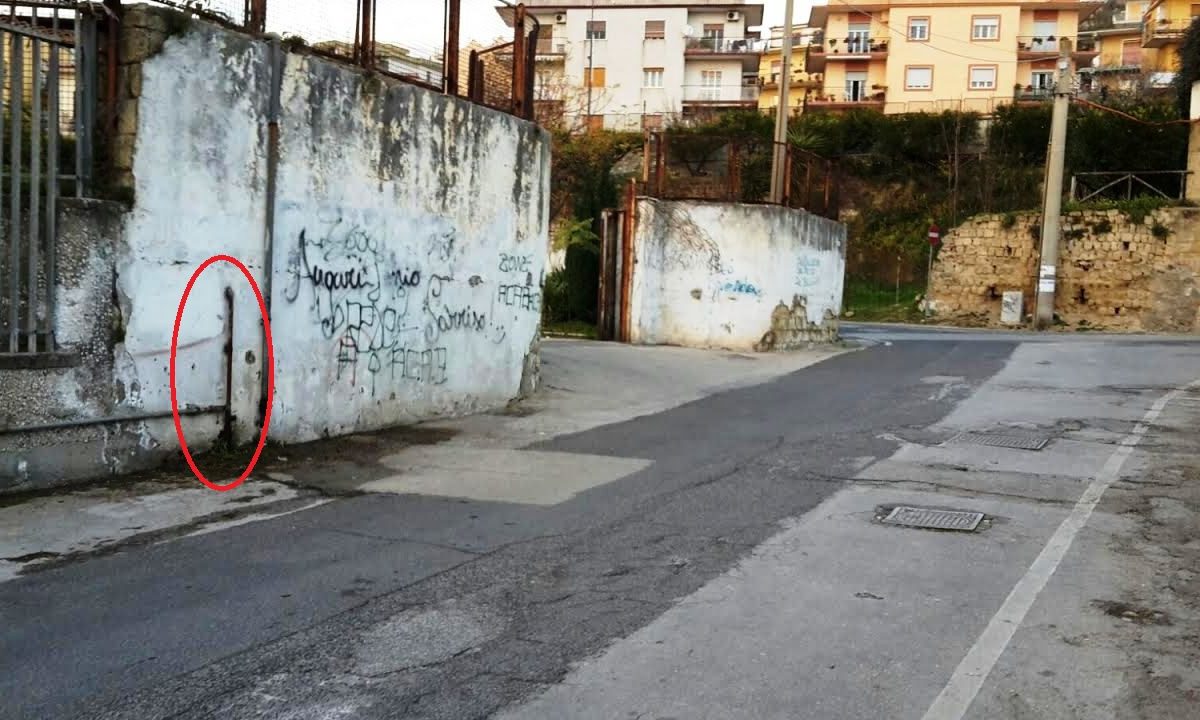 VIDEO/ Perdita d’acqua h24 in via Vigna: nessuno interviene?