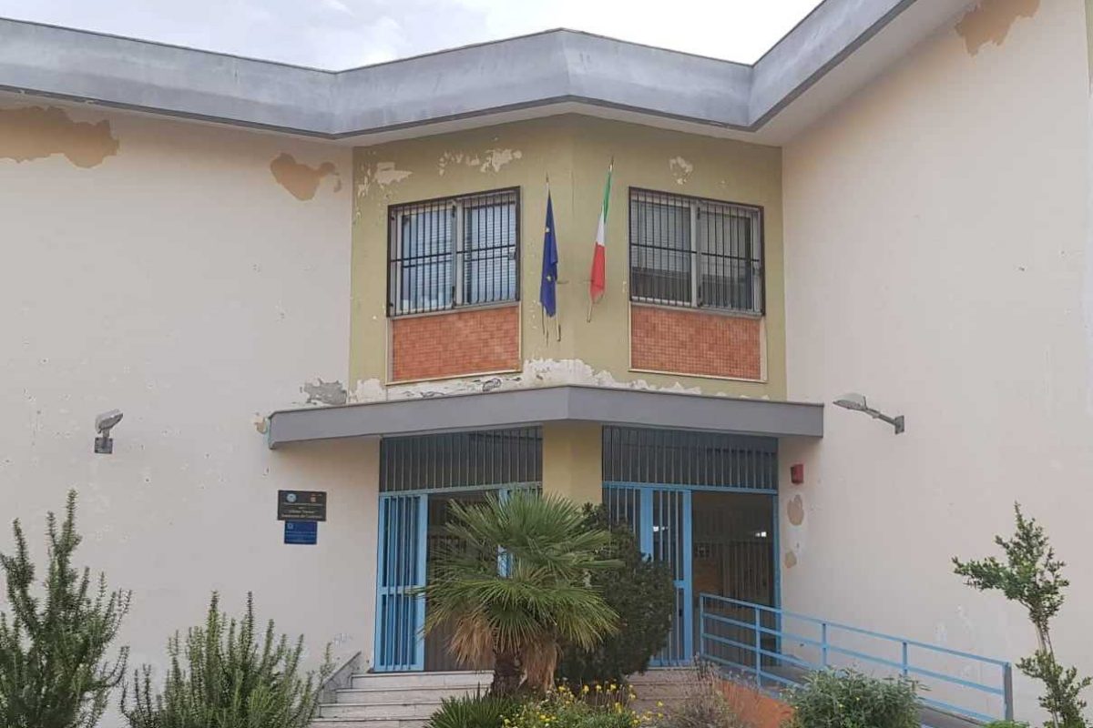 Covid al plesso “Trincone”: scuola chiusa anche per i bimbi delle materne