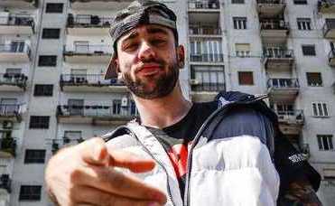 “Conversazioni sulla legalità” col rapper Oyoshe per gli alunni dell’Annecchino