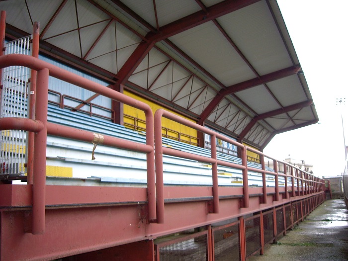 Puteolana, sfuma un altro sogno. L’ira dei tifosi: “Colpa di alcuni politici che non bisogna più votare”