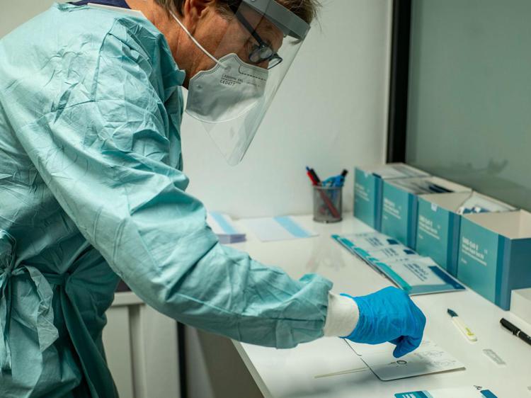 COVID A POZZUOLI/ Altri 113 contagiati e 95 guariti nelle ultime 24 ore