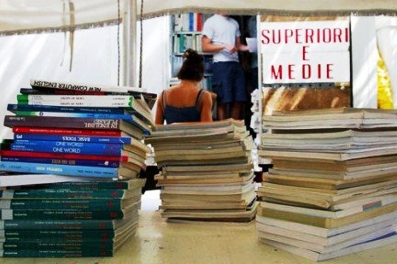 305 esclusi dai buoni-libro per “colpa” del Comune: c’era un errore nel bando!