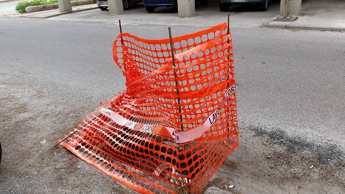 Tombini scoperti: quando l’emergenza diventa “paesaggio”…