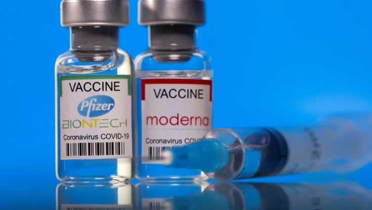COVID/ Nuove scorte di vaccini: da domani si riprende con gli Open Day per Pfizer e Moderna