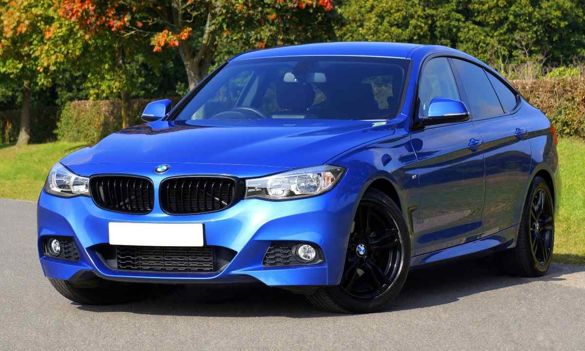 Dentifricio in auto, il trucco geniale che sta spopolando | Sempre più persone lo portano a bordo: ecco come lo usano