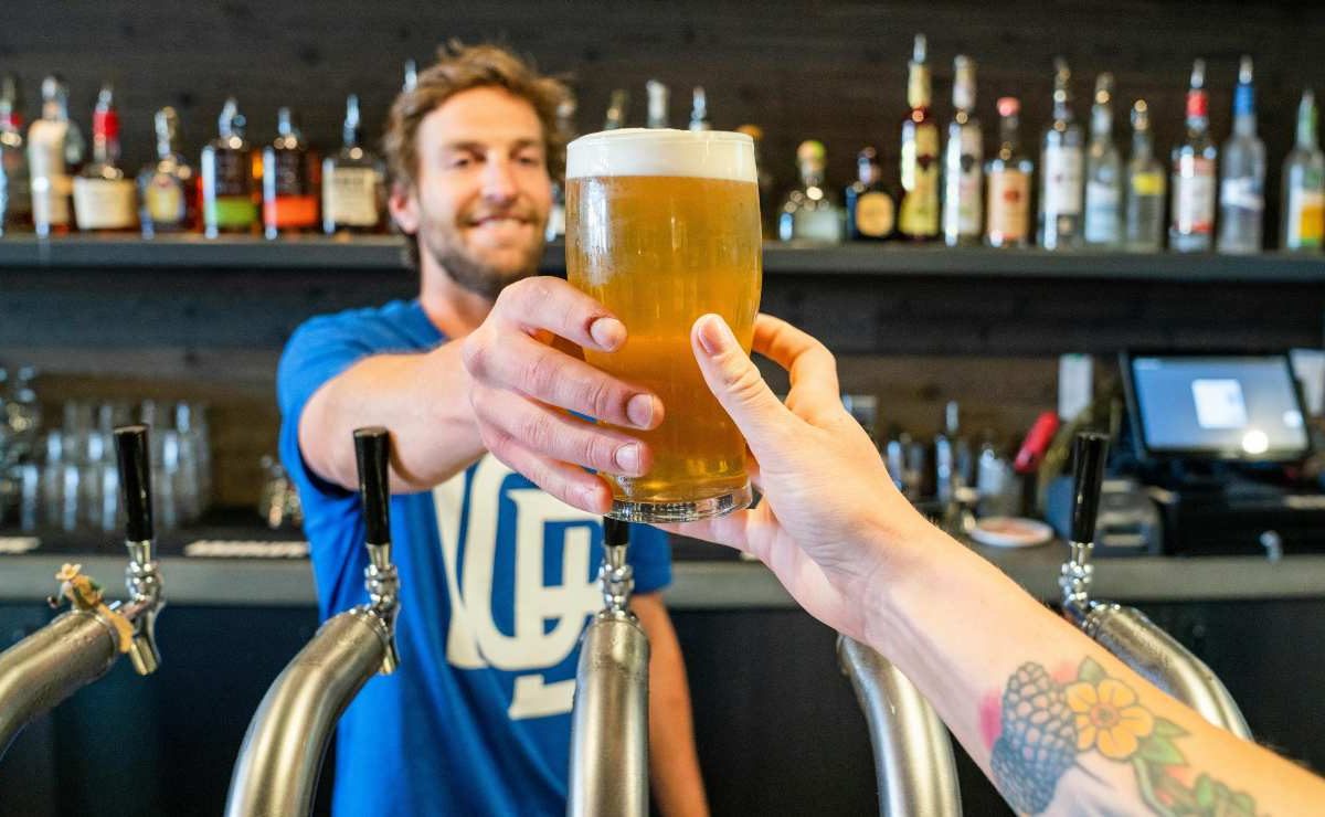 Birre, sai quante ne puoi bere prima di guidare? Ti hanno riempito di bugie: la risposta ti sorprenderà