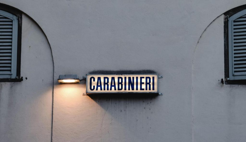 Domiciliari? No, preferisco il carcere | Clamoroso a Napoli: si presenta dai Carabinieri per farsi arrestare