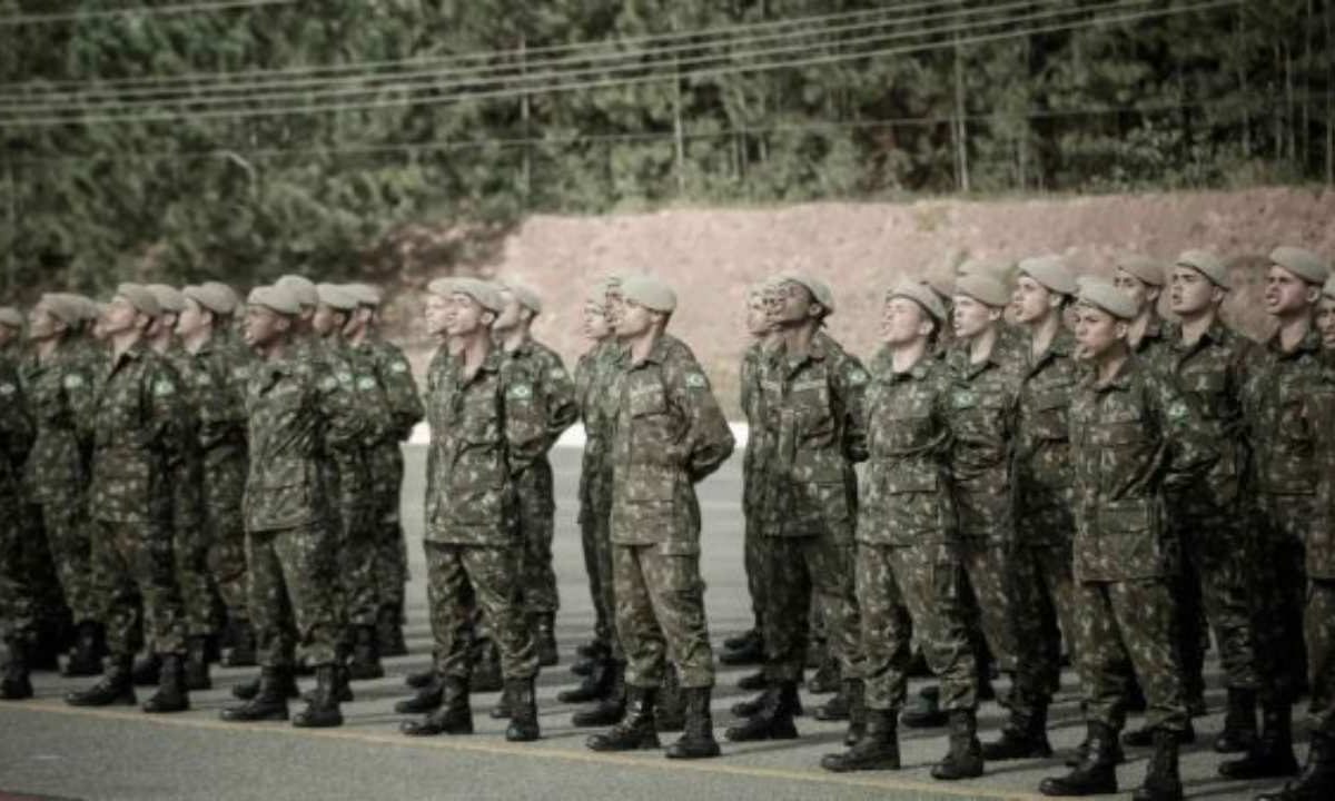 “Dovremmo riattivare la leva obbligatoria”: ufficiale, l’annuncio fa piangere milioni di mamme | Il futuro è sempre più nero