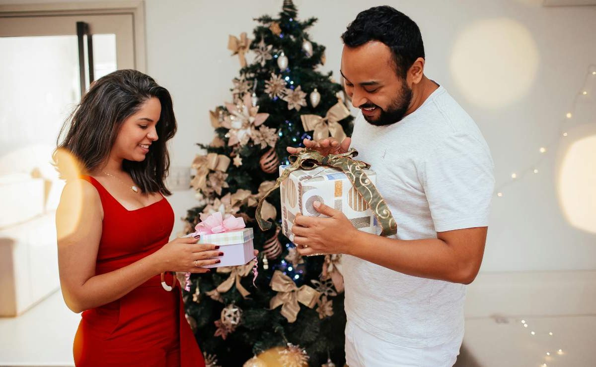 Regali di Natale, questi vanno dichiarati al Fisco | La Legge è stata approvata: ecco la lista completa